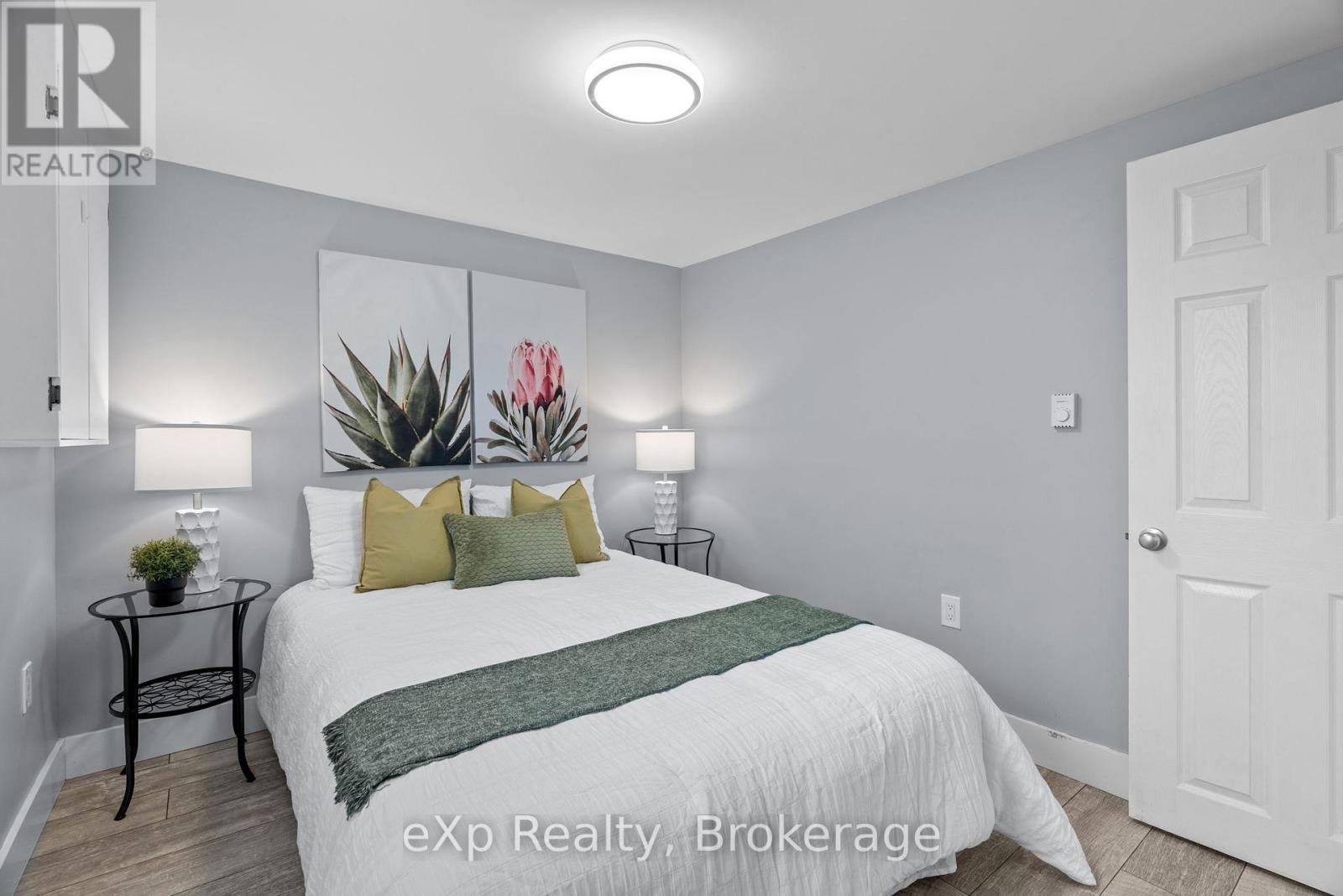 236 Sydenham Street, Strathroy-Caradoc, Ontario  N7G 1V3 - Photo 17 - X12192442