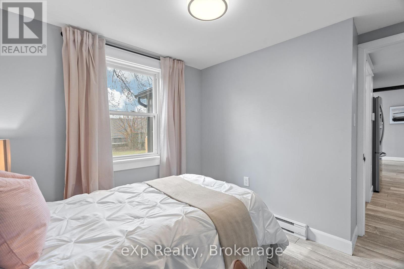 236 Sydenham Street, Strathroy-Caradoc, Ontario  N7G 1V3 - Photo 23 - X12192442