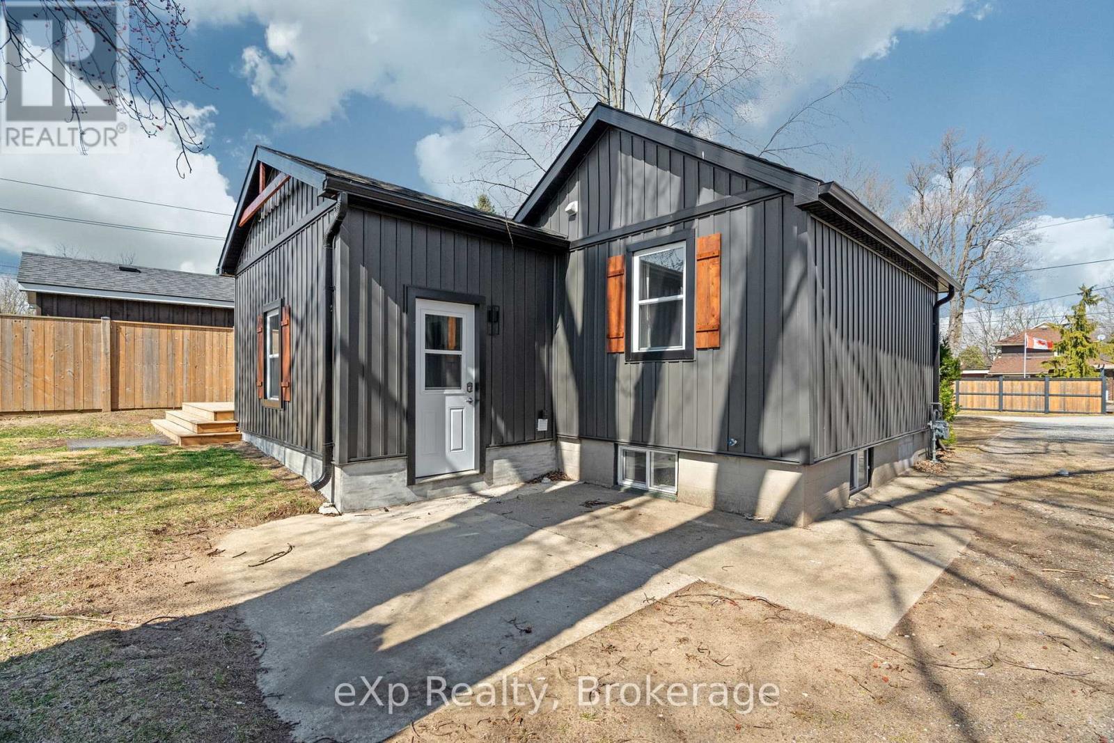 236 Sydenham Street, Strathroy-Caradoc, Ontario  N7G 1V3 - Photo 35 - X12192442