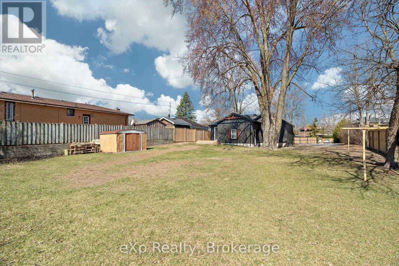 236 Sydenham Street, Strathroy-Caradoc, Ontario  N7G 1V3 - Photo 37 - X12192442