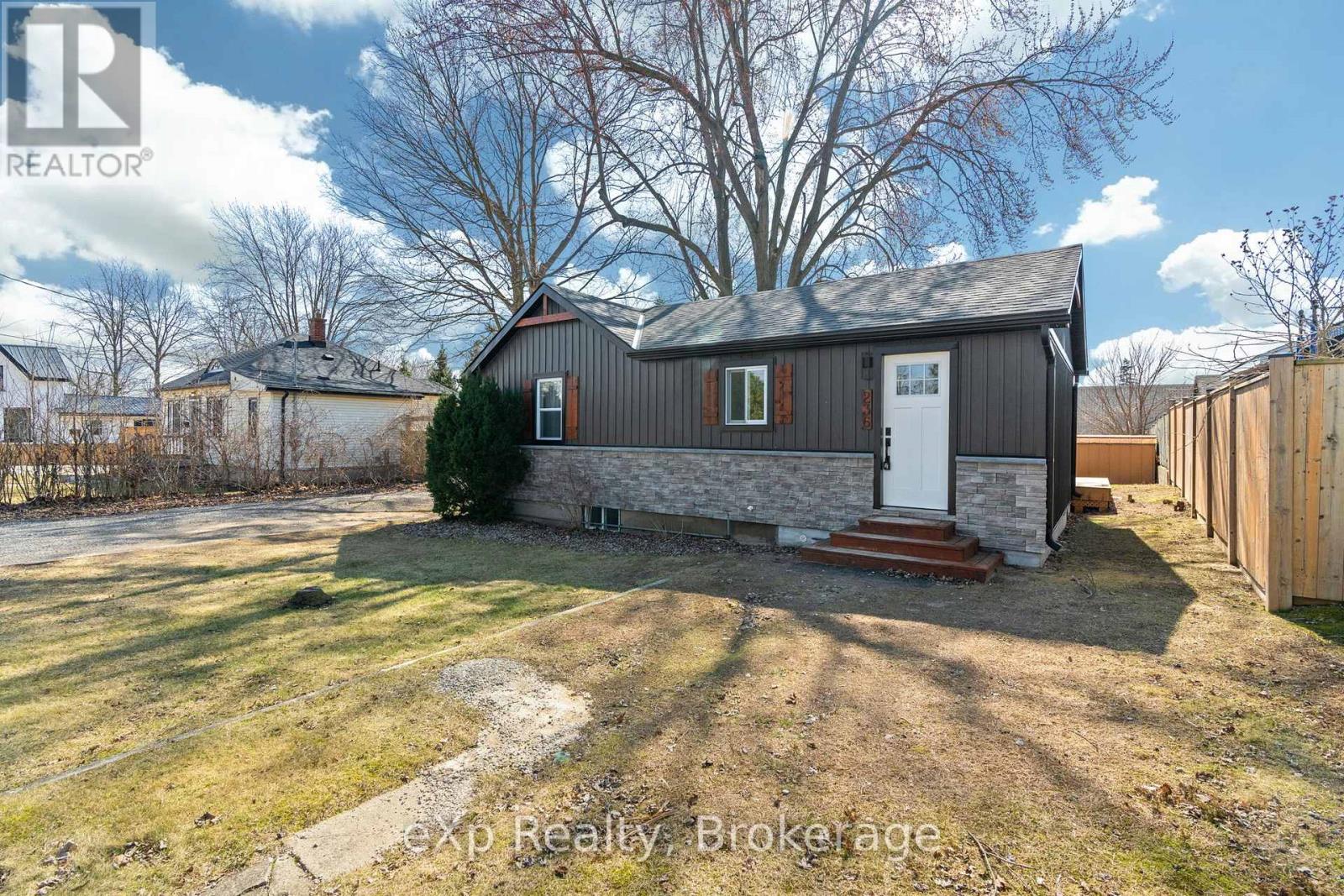 236 Sydenham Street, Strathroy-Caradoc, Ontario  N7G 1V3 - Photo 39 - X12192442