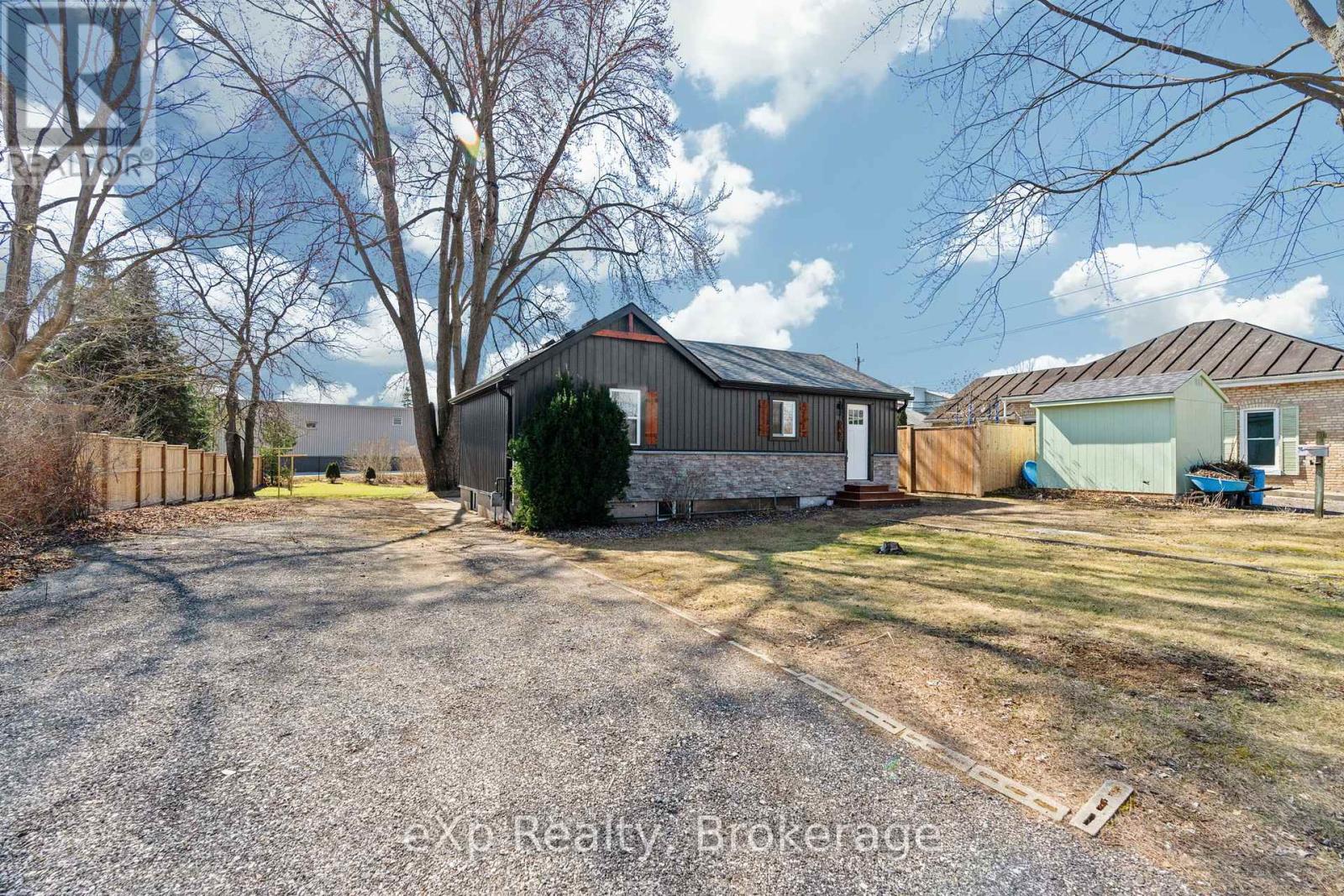 236 Sydenham Street, Strathroy-Caradoc, Ontario  N7G 1V3 - Photo 40 - X12192442