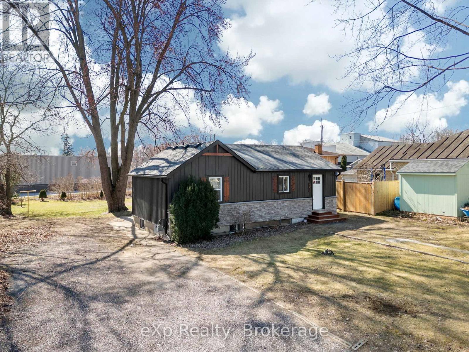 236 Sydenham Street, Strathroy-Caradoc, Ontario  N7G 1V3 - Photo 41 - X12192442