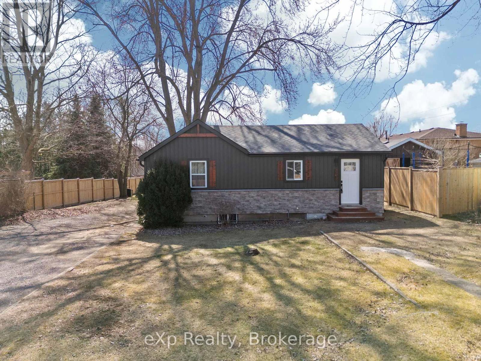 236 Sydenham Street, Strathroy-Caradoc, Ontario  N7G 1V3 - Photo 42 - X12192442