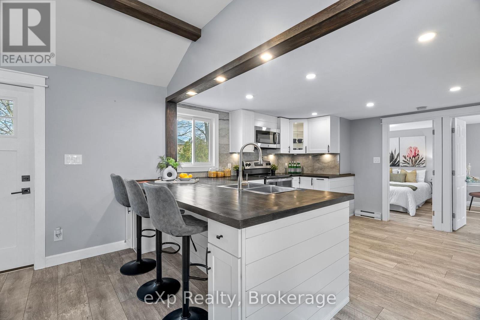 236 Sydenham Street, Strathroy-Caradoc, Ontario  N7G 1V3 - Photo 6 - X12192442