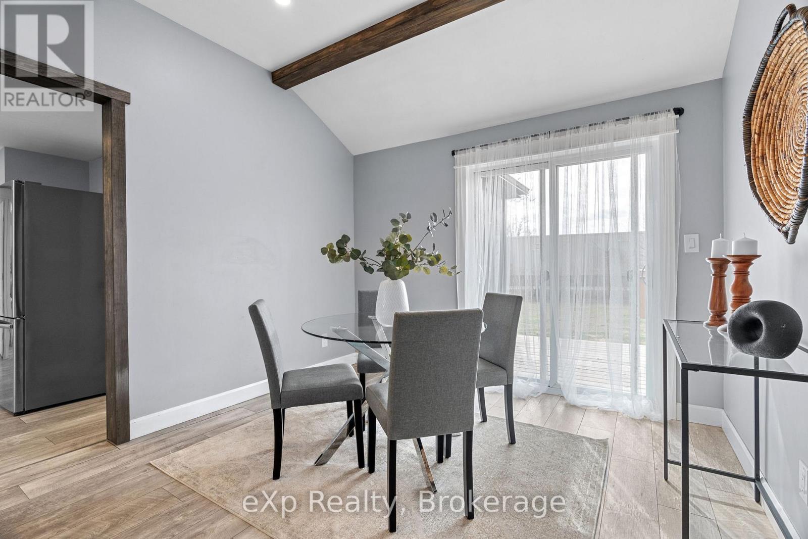 236 Sydenham Street, Strathroy-Caradoc, Ontario  N7G 1V3 - Photo 8 - X12192442