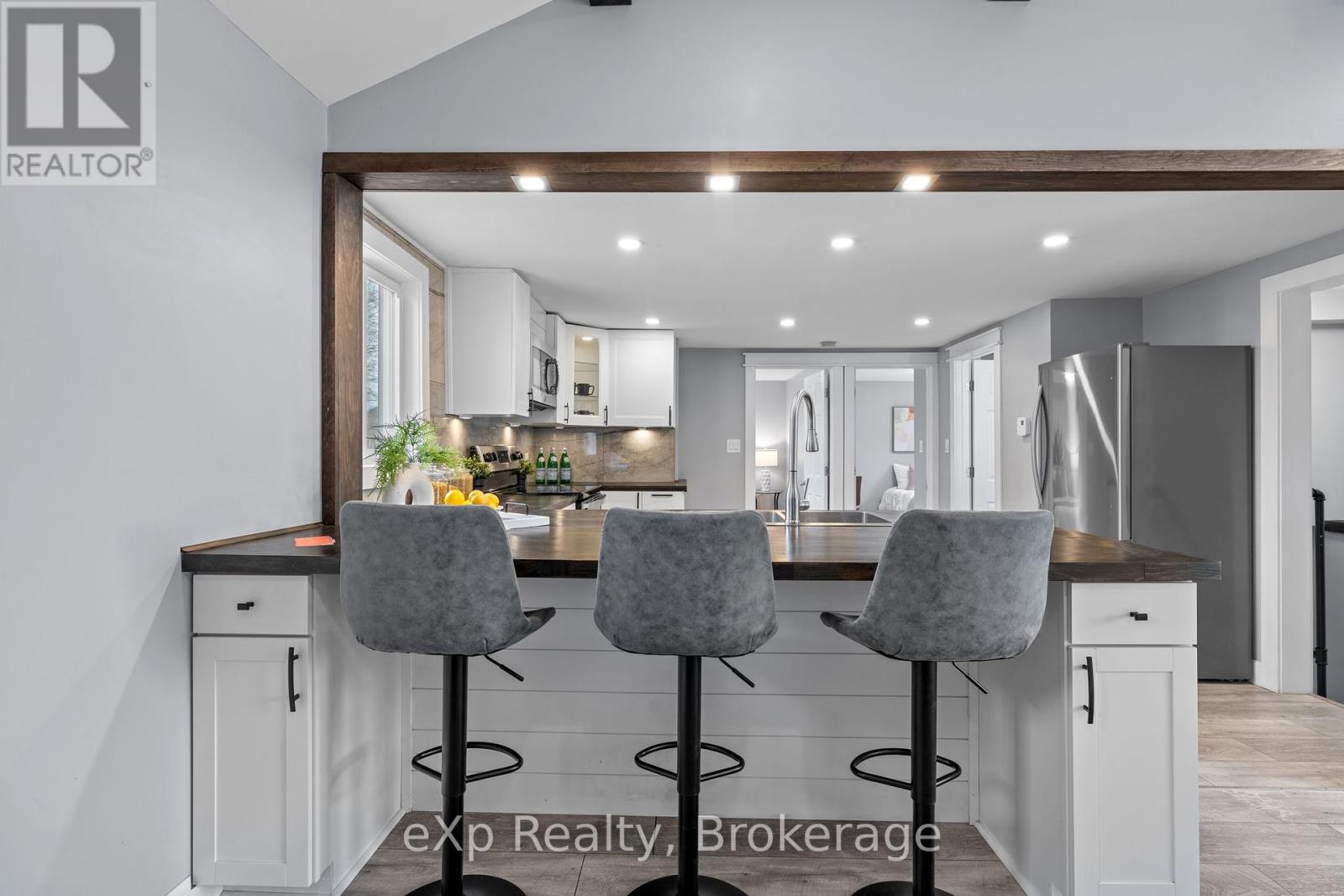 236 Sydenham Street, Strathroy-Caradoc, Ontario  N7G 1V3 - Photo 9 - X12192442