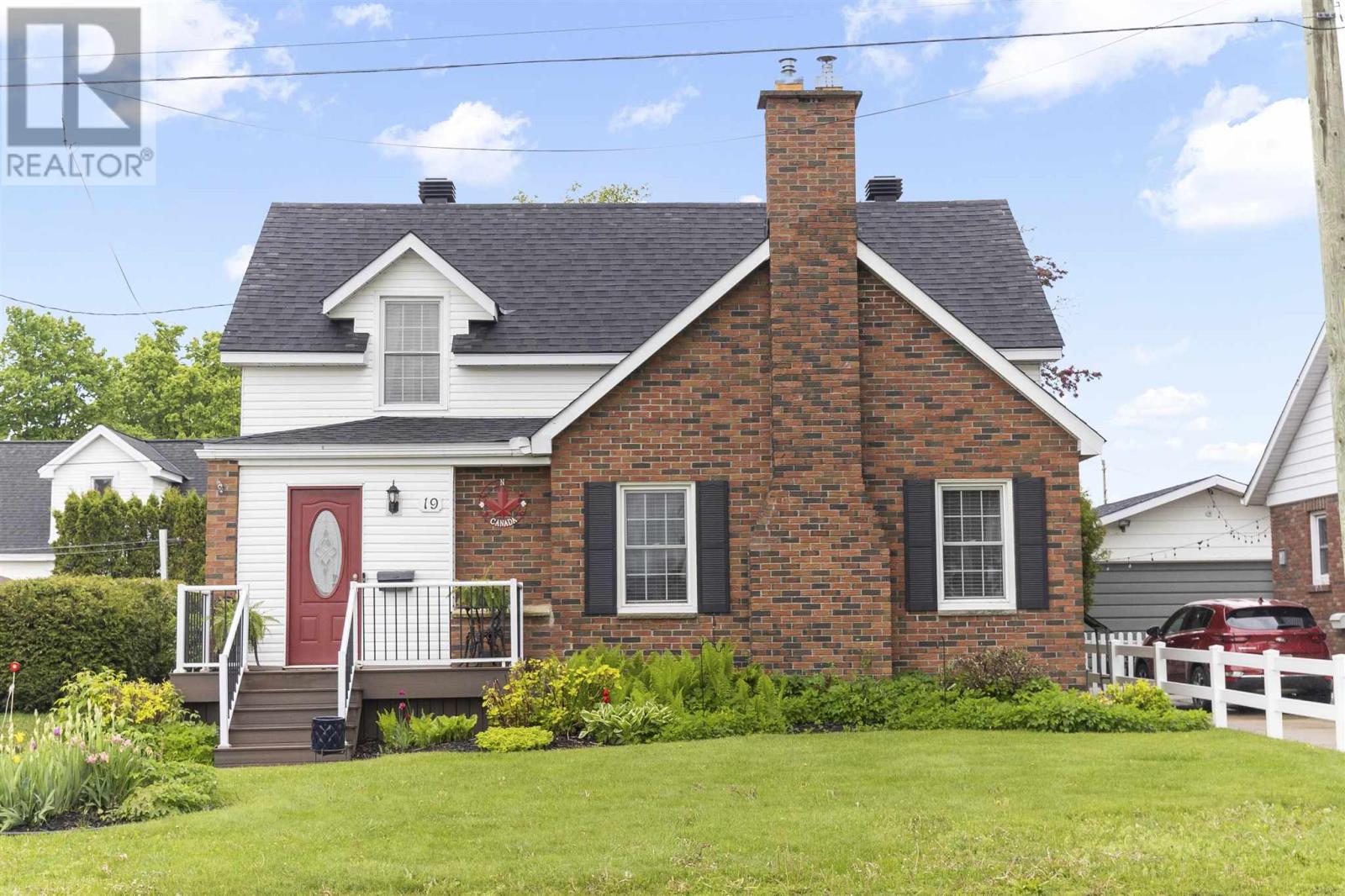 19 Mcmeeken St, Sault Ste. Marie, Ontario  P6A 3L4 - Photo 2 - SM251375