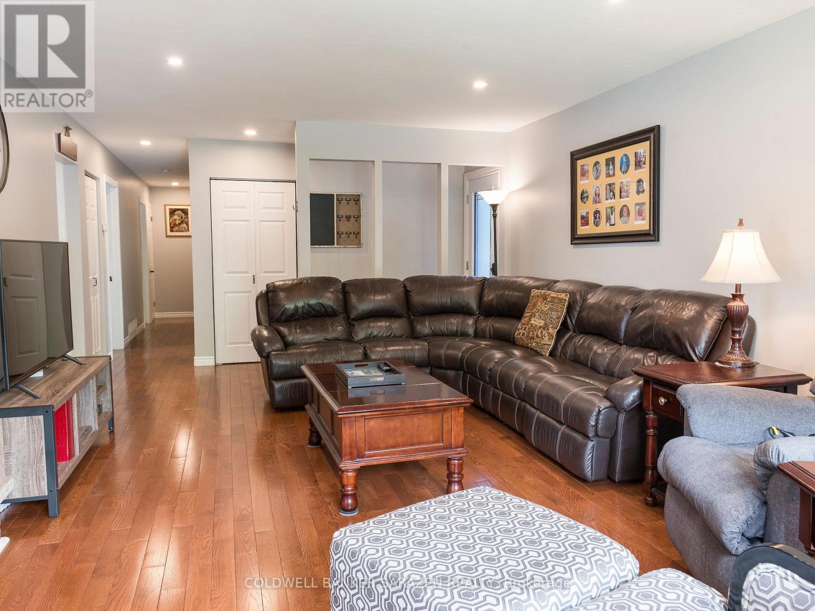 Property at 331 CARUSO STREET image 3