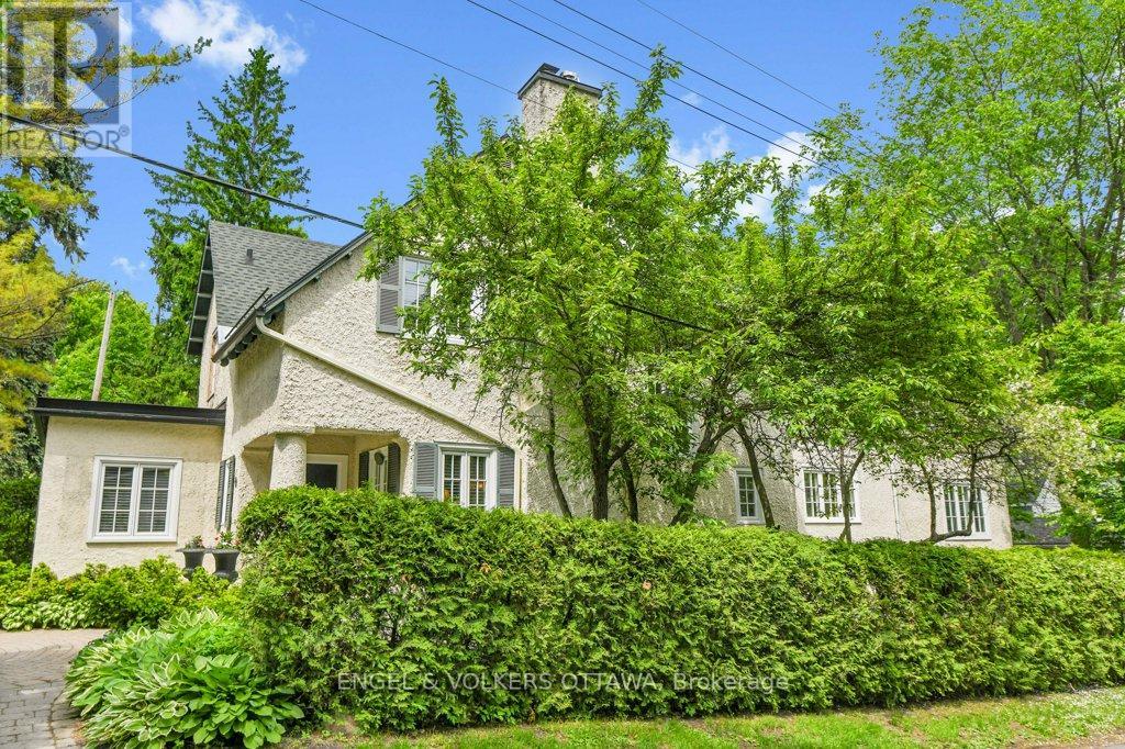 202 Cloverdale Road, Ottawa, Ontario  K1M 0X2 - Photo 2 - X12192308