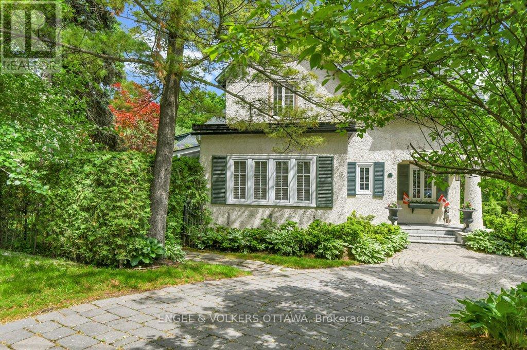 202 Cloverdale Road, Ottawa, Ontario  K1M 0X2 - Photo 3 - X12192308