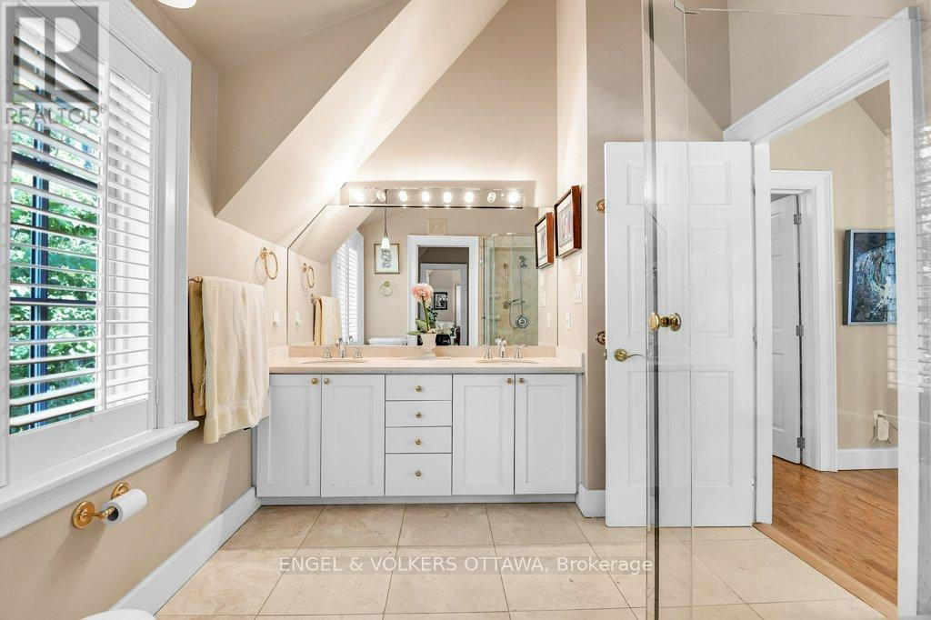202 Cloverdale Road, Ottawa, Ontario  K1M 0X2 - Photo 44 - X12192308