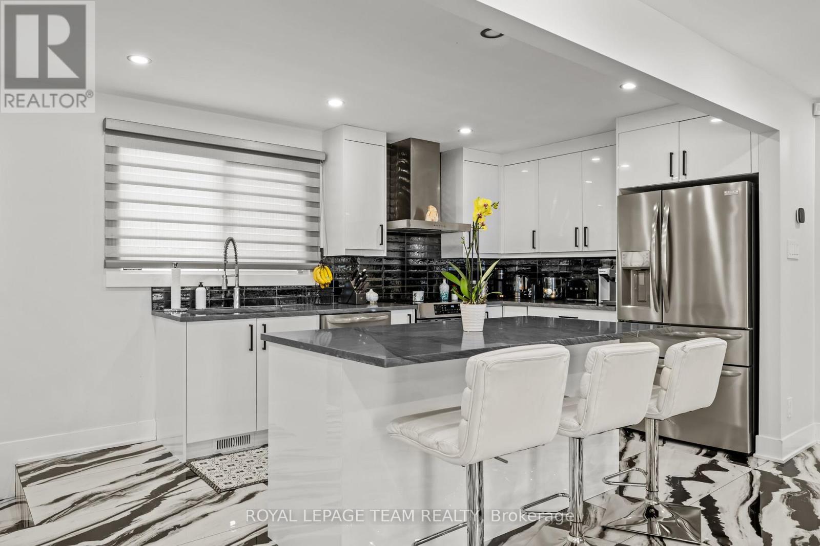 1373 Normandy Crescent, Ottawa, Ontario  K2C 0N4 - Photo 8 - X12192322