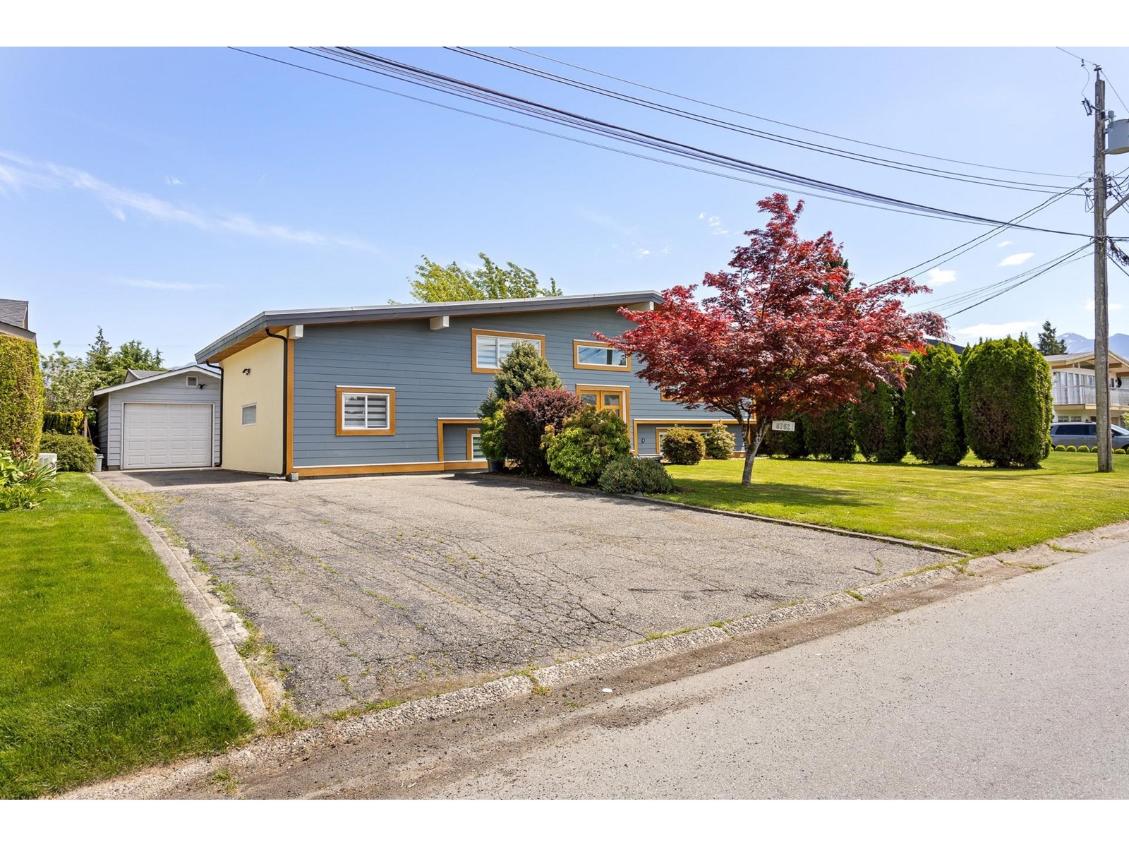Property at 8762 BUTCHART STREET image 3