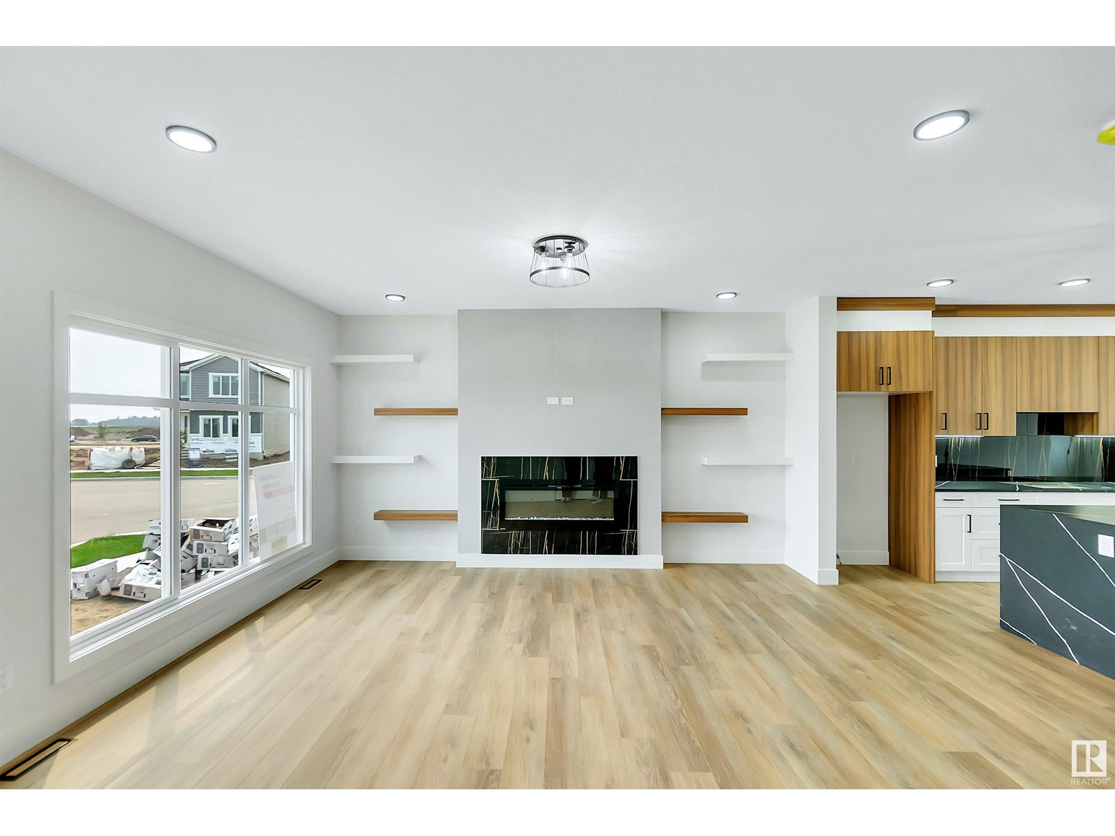 Property at 4383 37 ST image 4