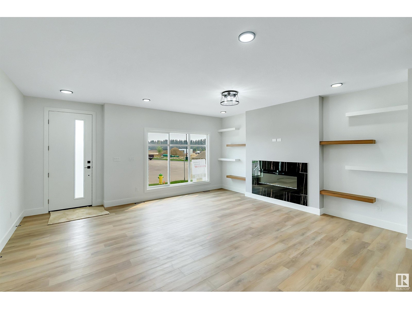 Property at 4383 37 ST image 5