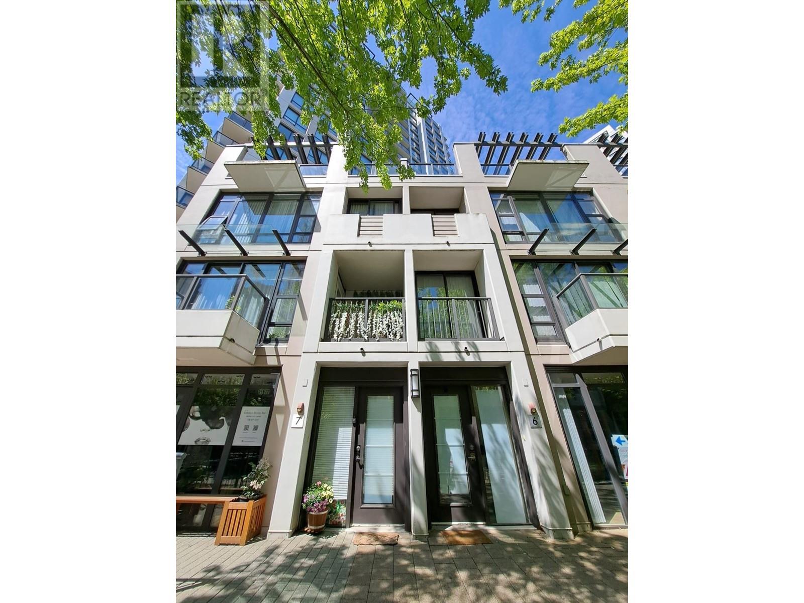 7 1185 THE HIGH STREET, Coquitlam, British Columbia