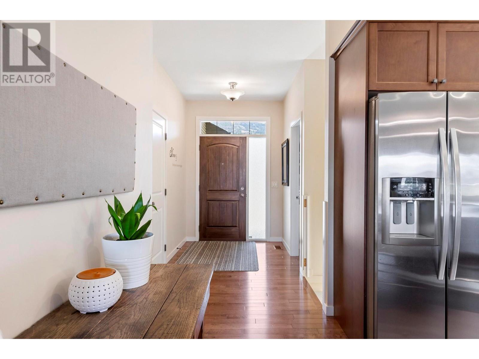 Property at 920 Graf Road image 3