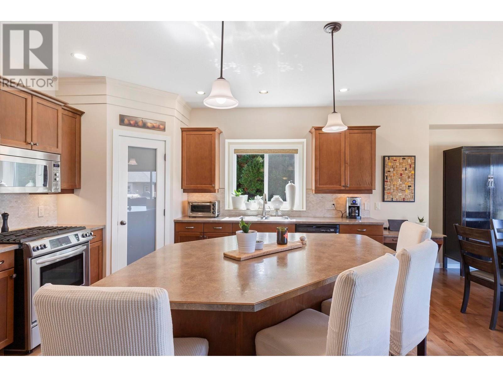 Property at 920 Graf Road image 5