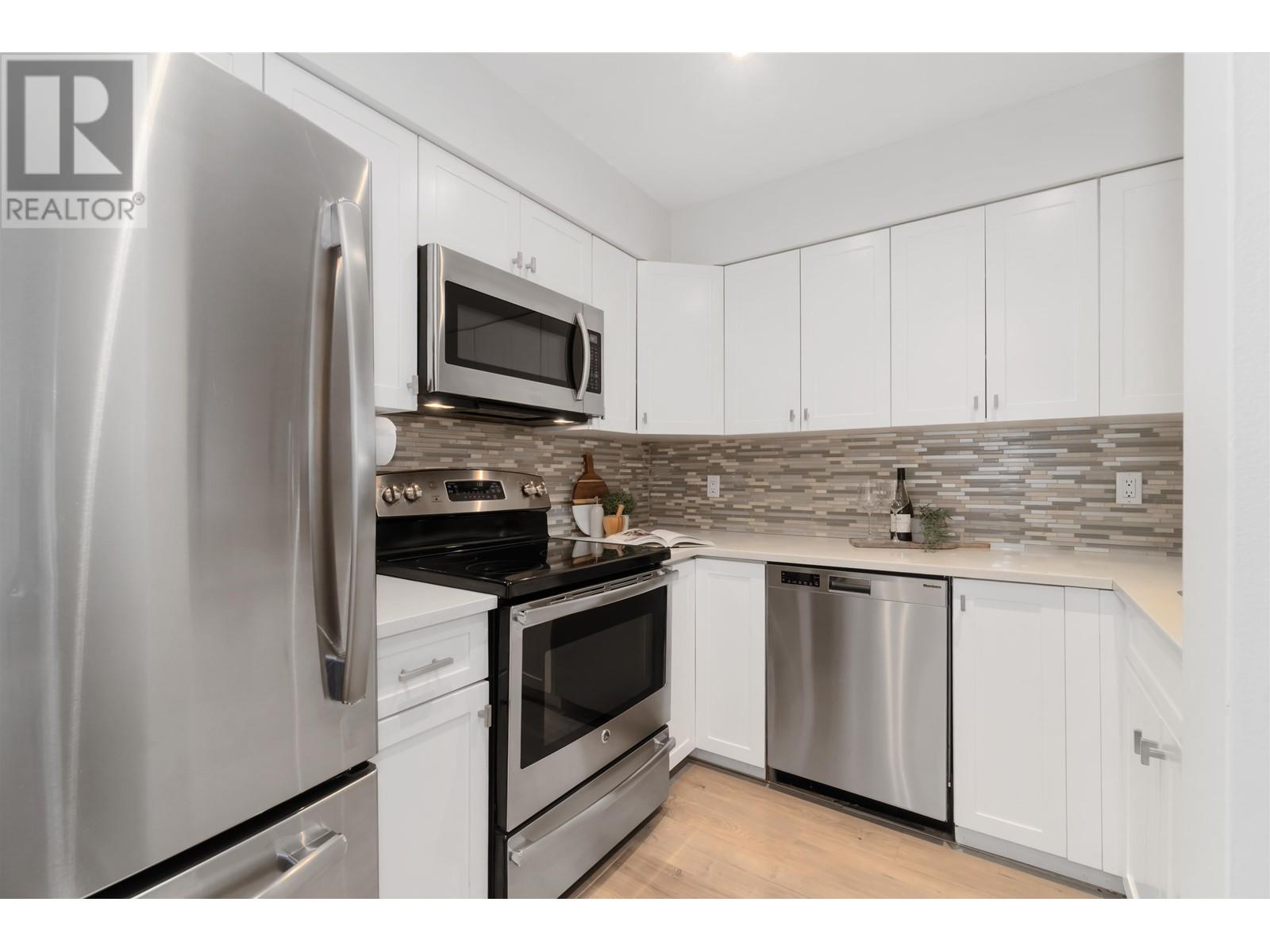 11 65 Foxwood Drive, Port Moody, British Columbia  V3H 4Z5 - Photo 3 - R2993048