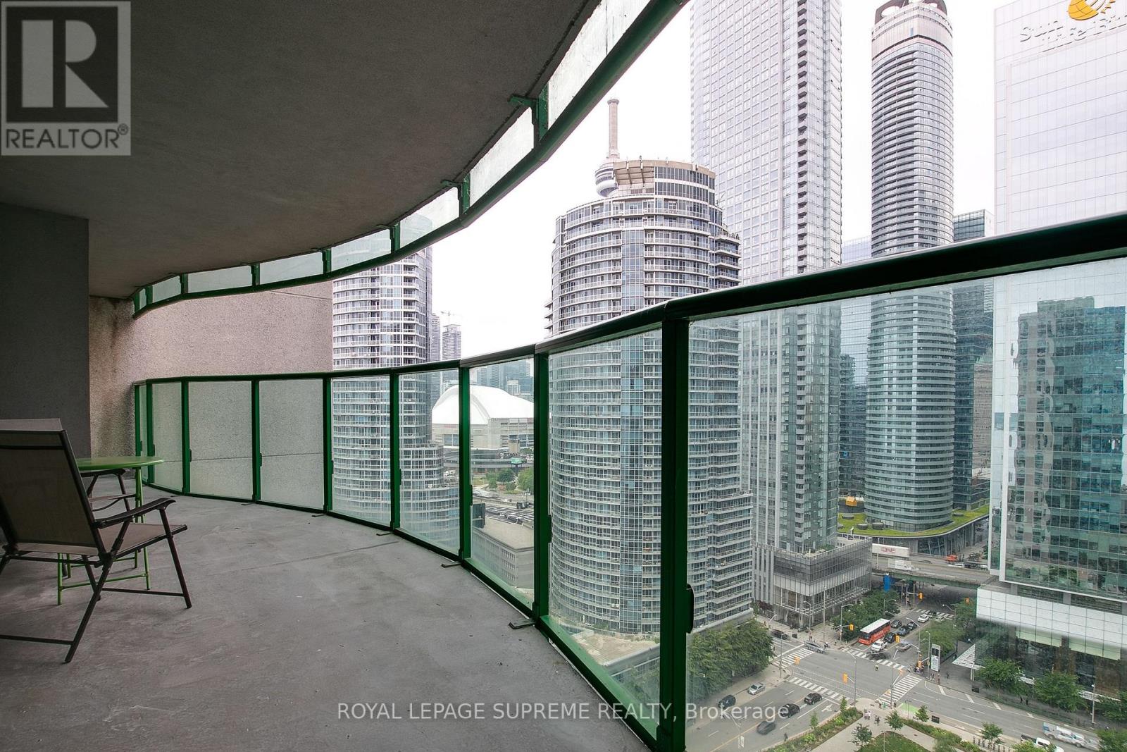 2501 - 77 Harbour Square, Toronto, Ontario  M5J 2S2 - Photo 21 - C12192416