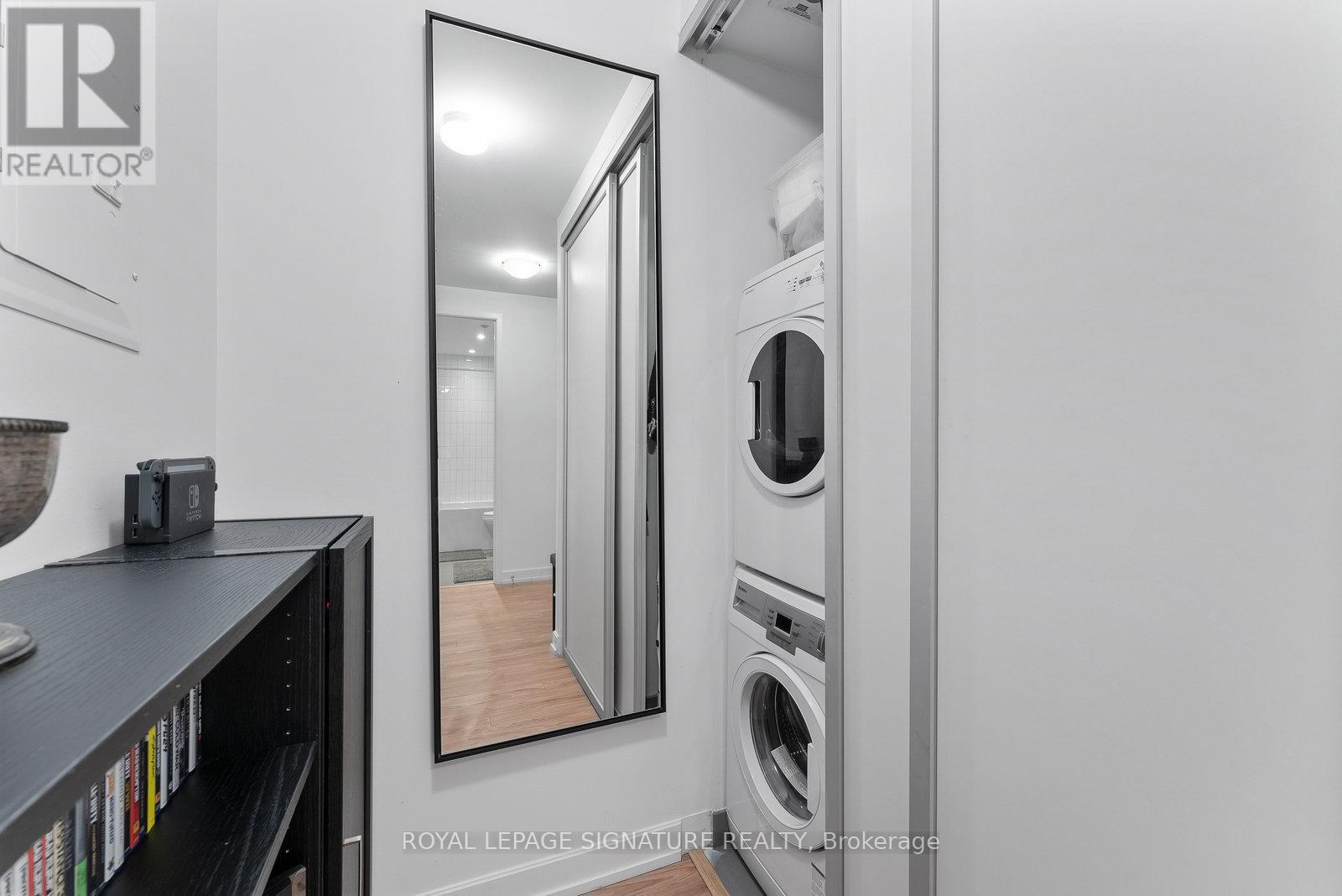 215 - 377 Madison Avenue, Toronto, Ontario  M4V 3E1 - Photo 4 - C12192430