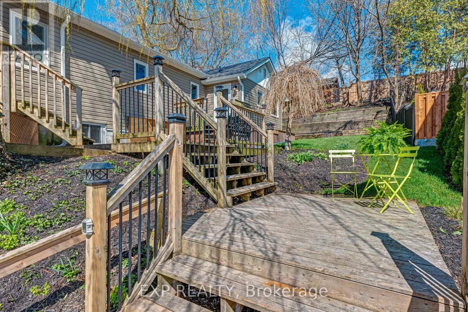 8 Valley Road, Whitchurch-Stouffville, Ontario  L4A 7X3 - Photo 4 - N12192325