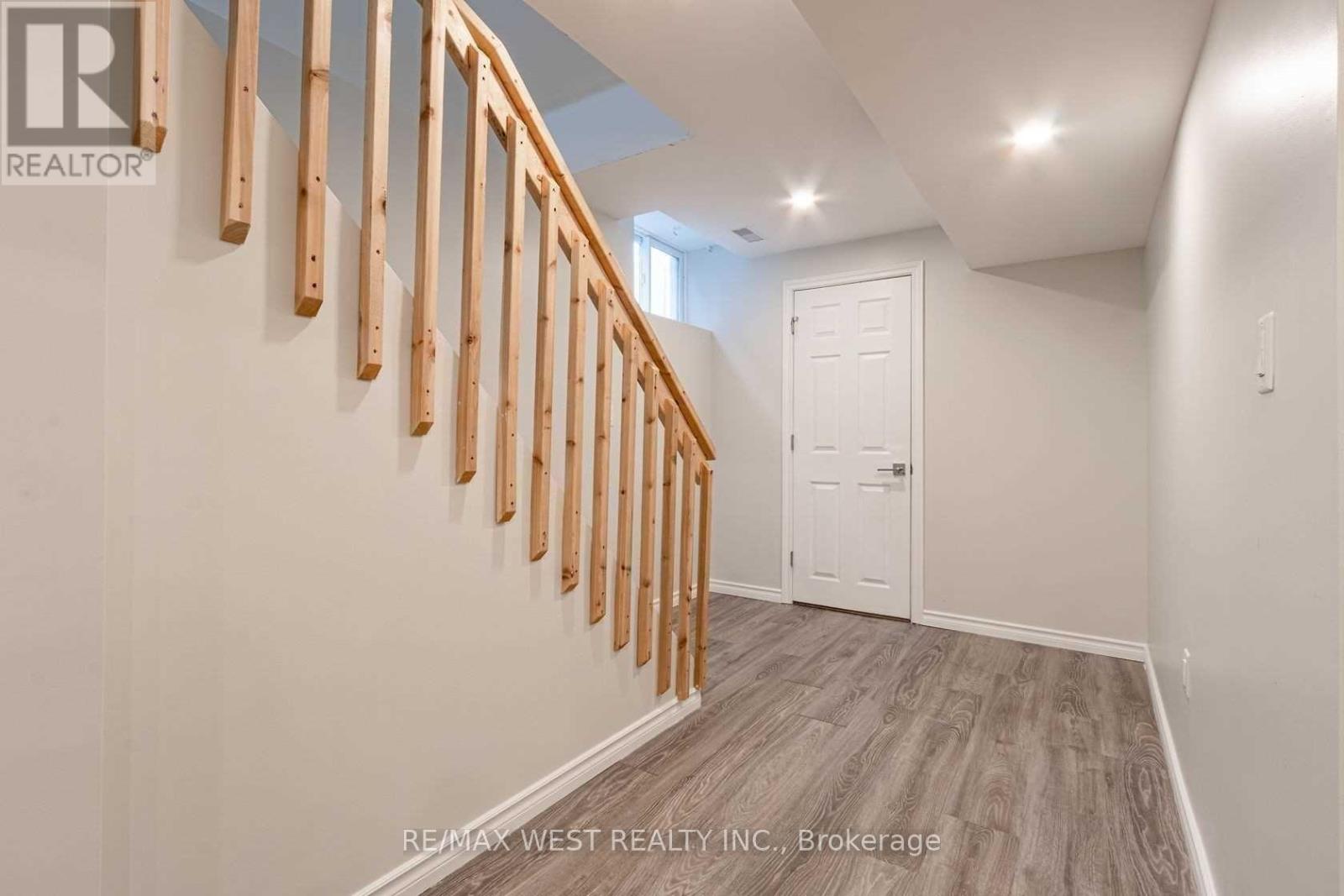 70 Breeze Drive, Bradford West Gwillimbury, Ontario  L3Z 3A5 - Photo 2 - N12192432