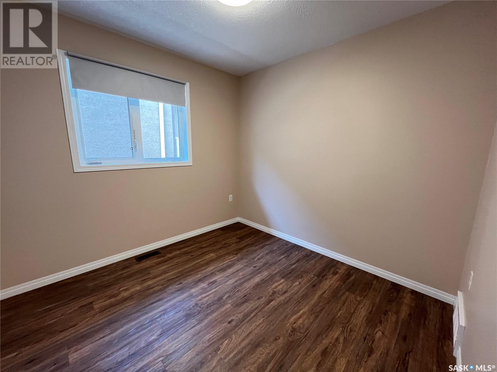 701 1st Avenue, Maple Creek, Saskatchewan  S0N 1N0 - Photo 15 - SK008021