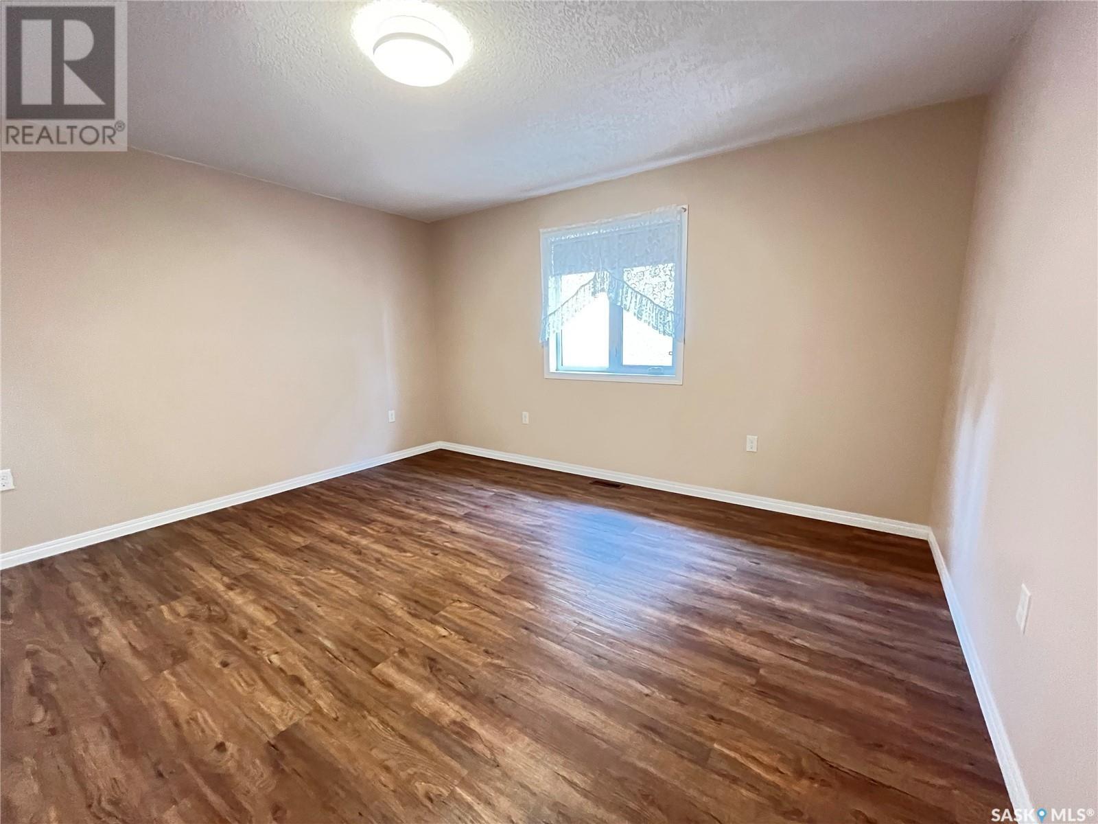 701 1st Avenue, Maple Creek, Saskatchewan  S0N 1N0 - Photo 17 - SK008021