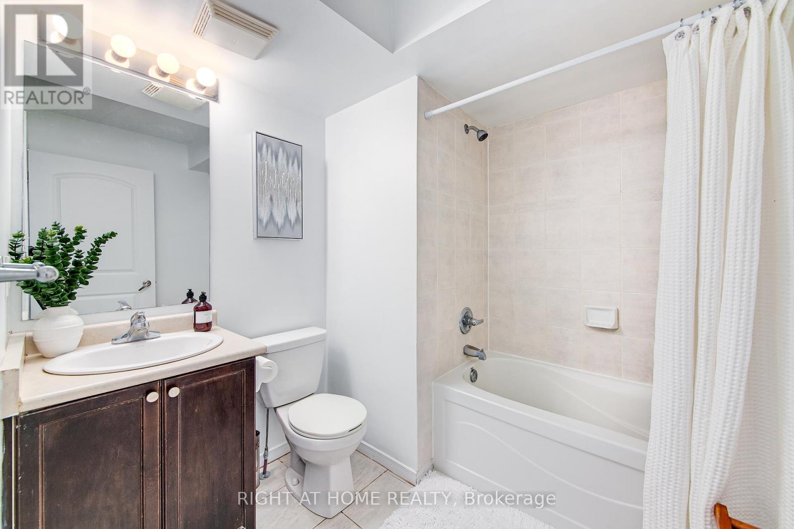 5 - 17 Cheltenham Road, Barrie, Ontario  L4M 0E7 - Photo 10 - S12192385