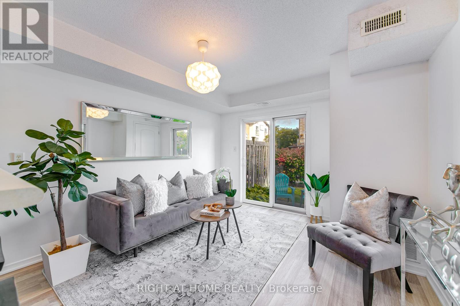 5 - 17 Cheltenham Road, Barrie (Georgian Drive), Ontario  L4M 0E7 - Photo 6 - S12192385