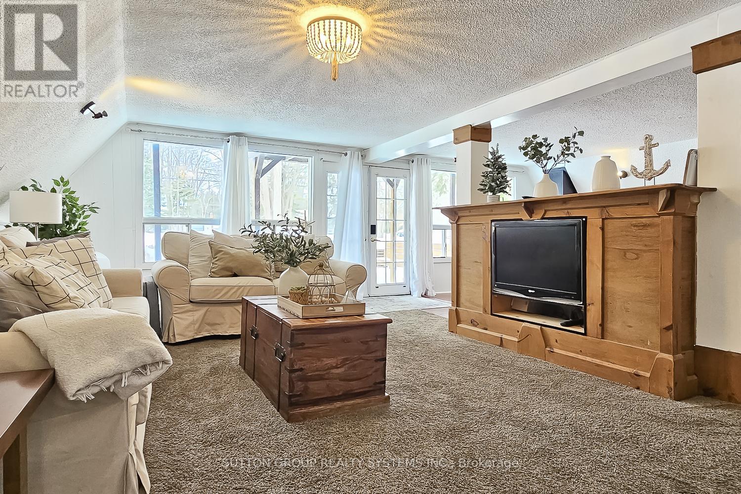 1670 Mosley Street, Wasaga Beach, Ontario  L9Z 2A1 - Photo 3 - S12192410