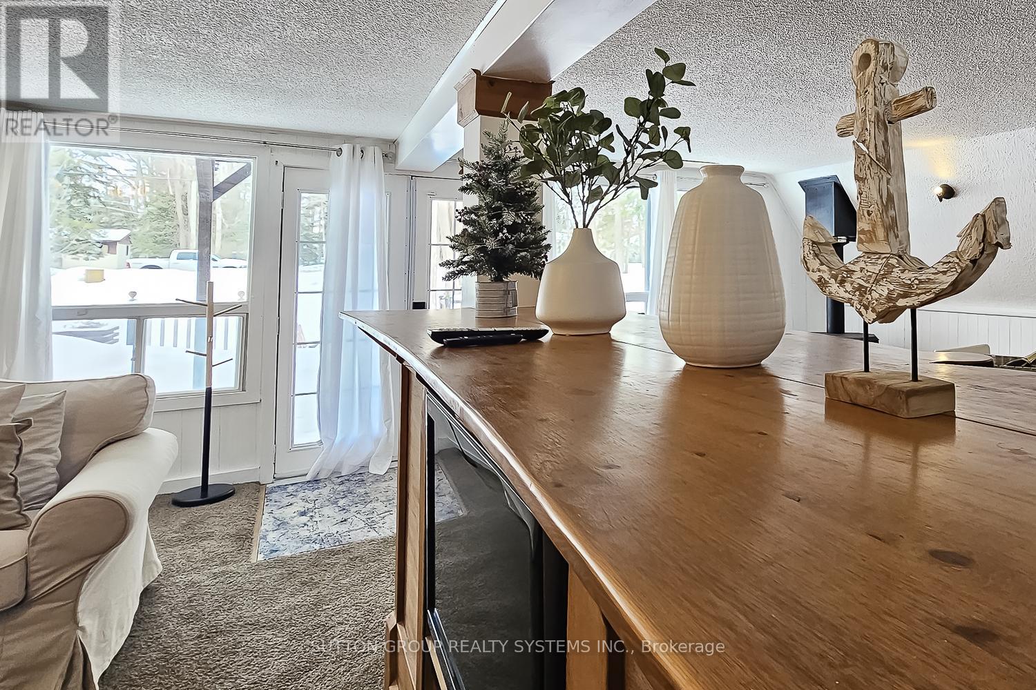 1670 Mosley Street, Wasaga Beach, Ontario  L9Z 2A1 - Photo 5 - S12192410