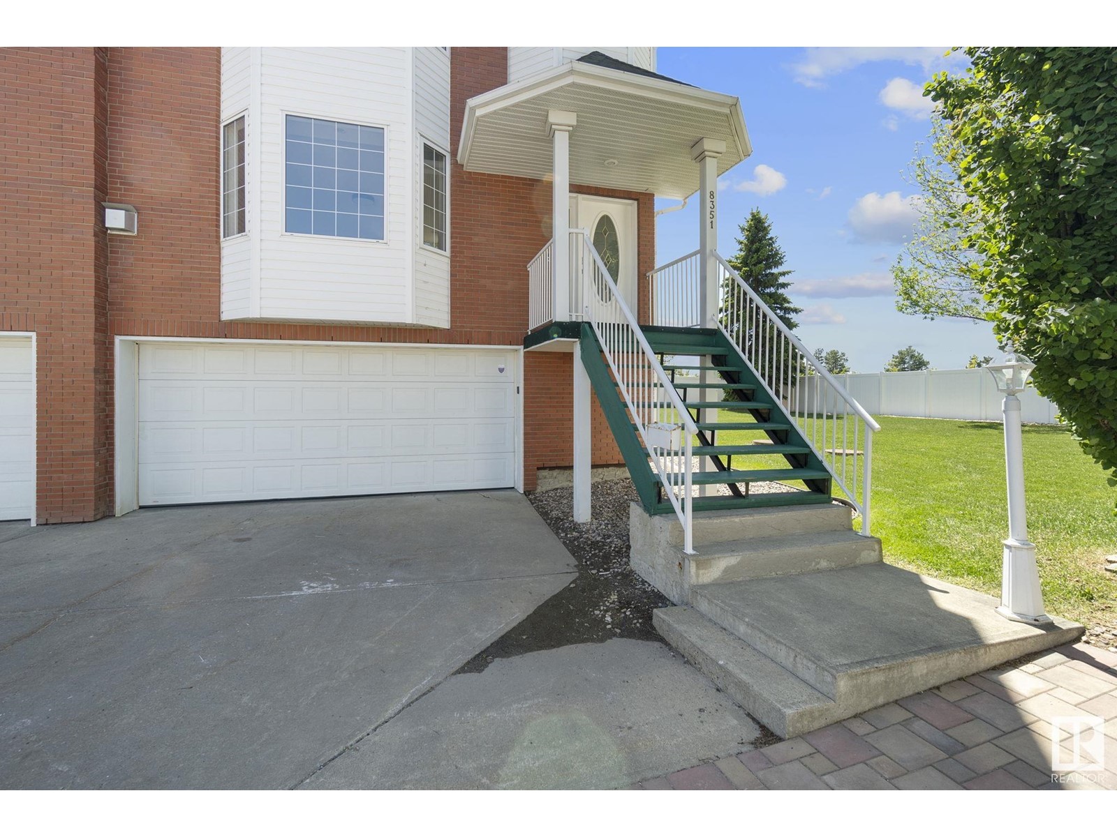 8351 160 Av Nw, Edmonton, Alberta  T5Z 3G9 - Photo 3 - E4439452