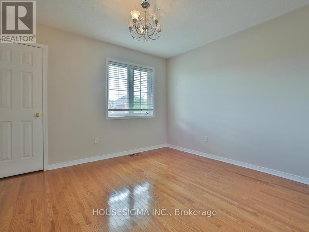 Upper - 21 Milkweed Crescent, Brampton, Ontario  L7A 2G5 - Photo 32 - W12192218