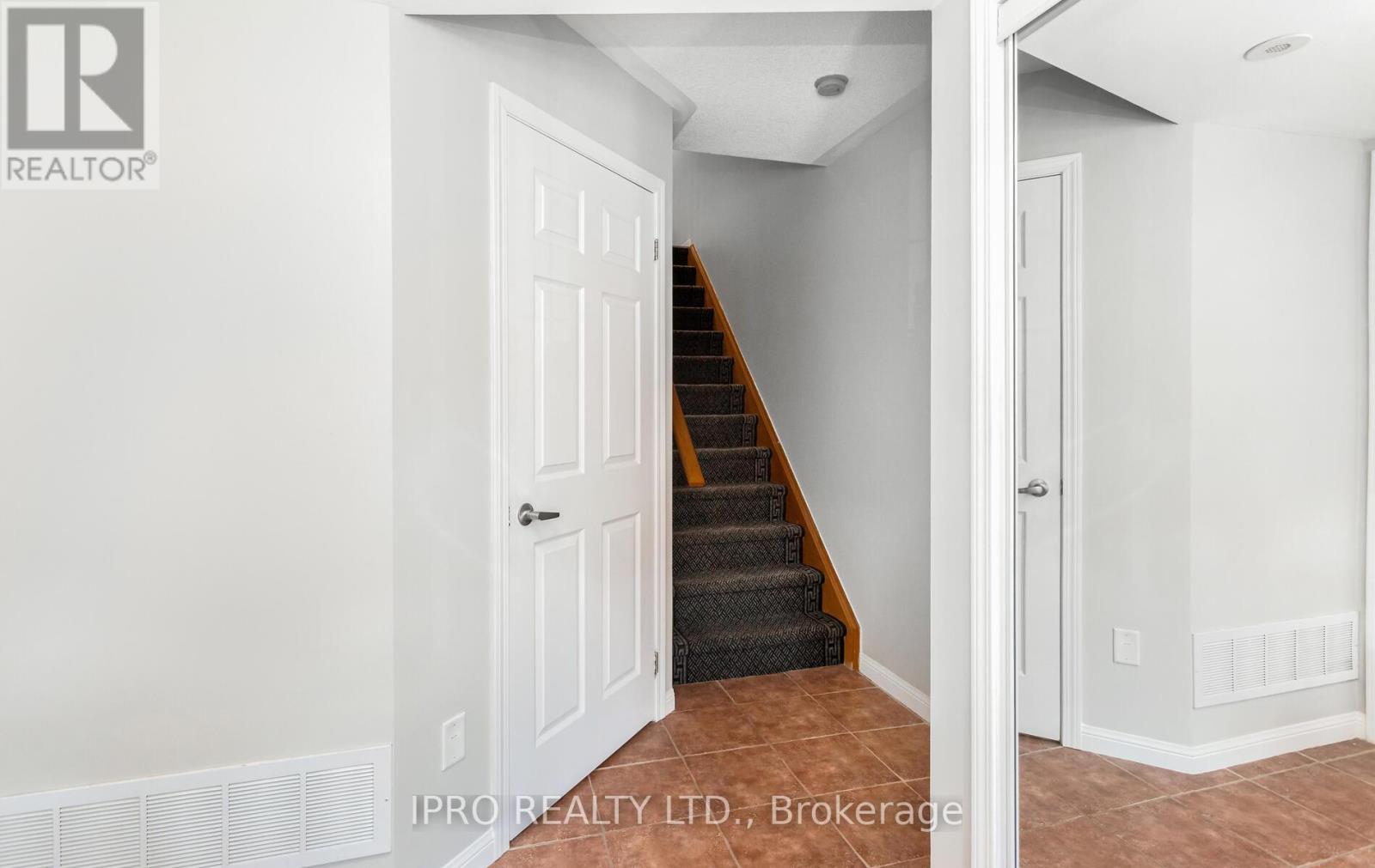 1183 Barnard Drive, Milton, Ontario  L9T 6R5 - Photo 5 - W12192429