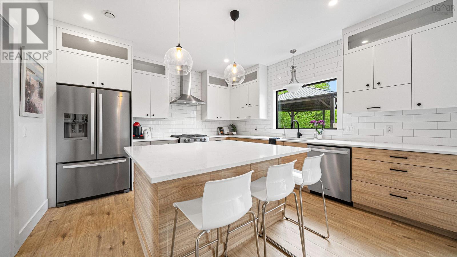 Property at 456 Magenta Drive image 3