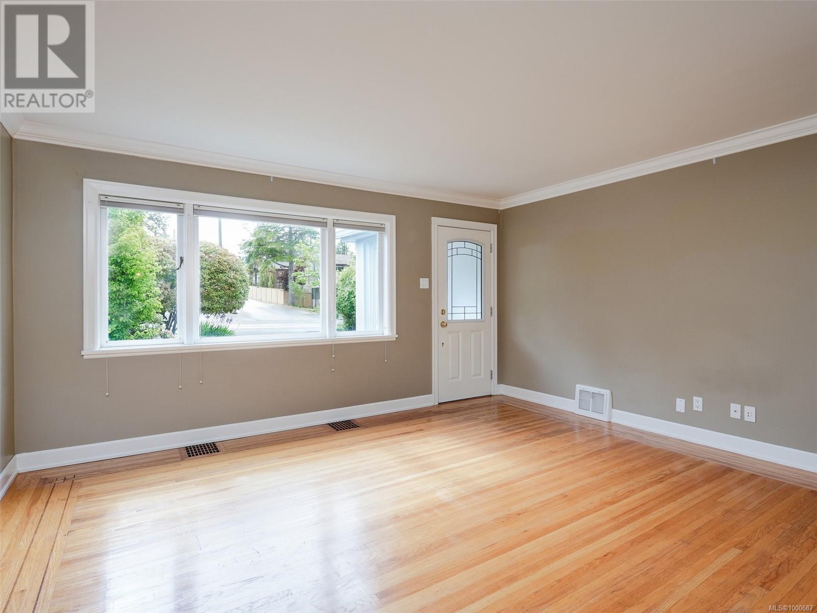 Property at 4406 Torquay Dr image 3
