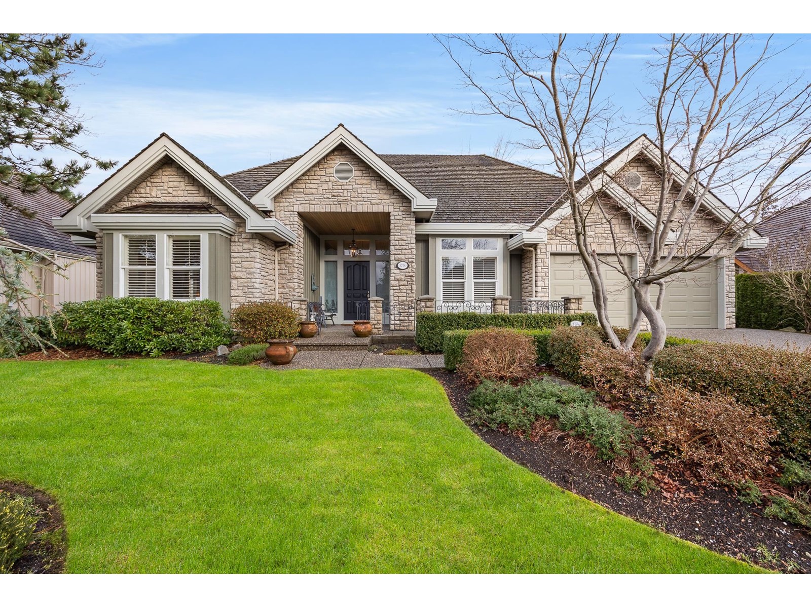 Property at 3750 SOMERSET CRESCENT image 2