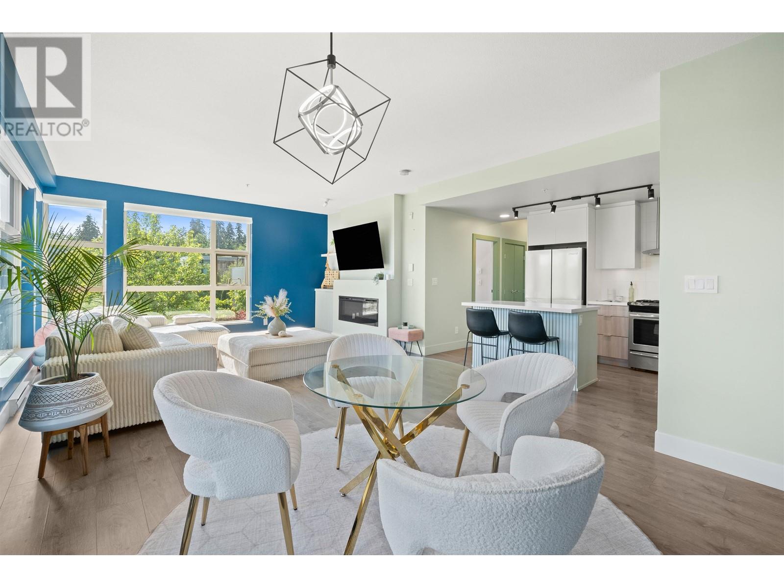 202 3602 ALDERCREST DR DRIVE, north vancouver, British Columbia