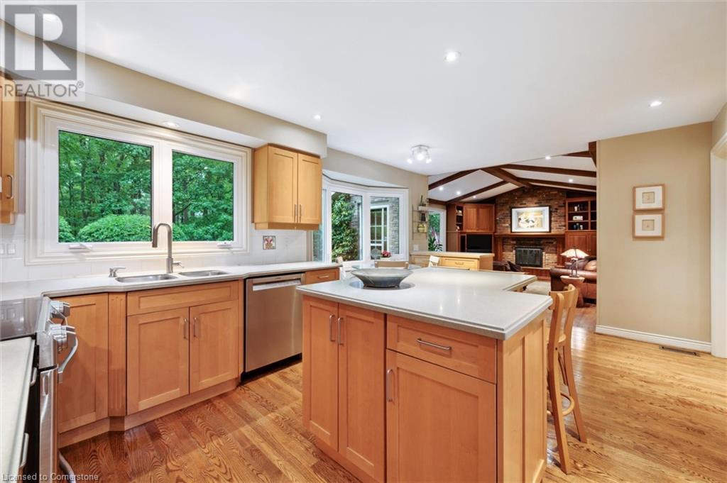 1932 Four Seasons Drive, Burlington, Ontario  L7P 2Y1 - Photo 13 - 40722880