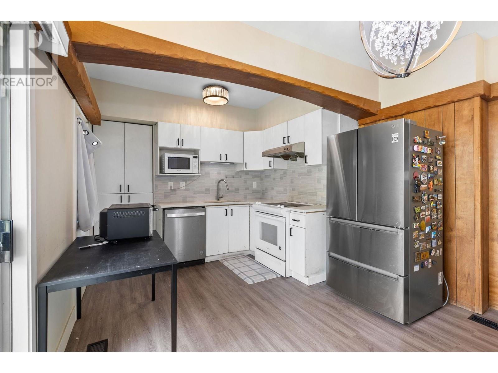 2013 Marine Way, New Westminster, British Columbia  V3M 2H2 - Photo 11 - R3010489
