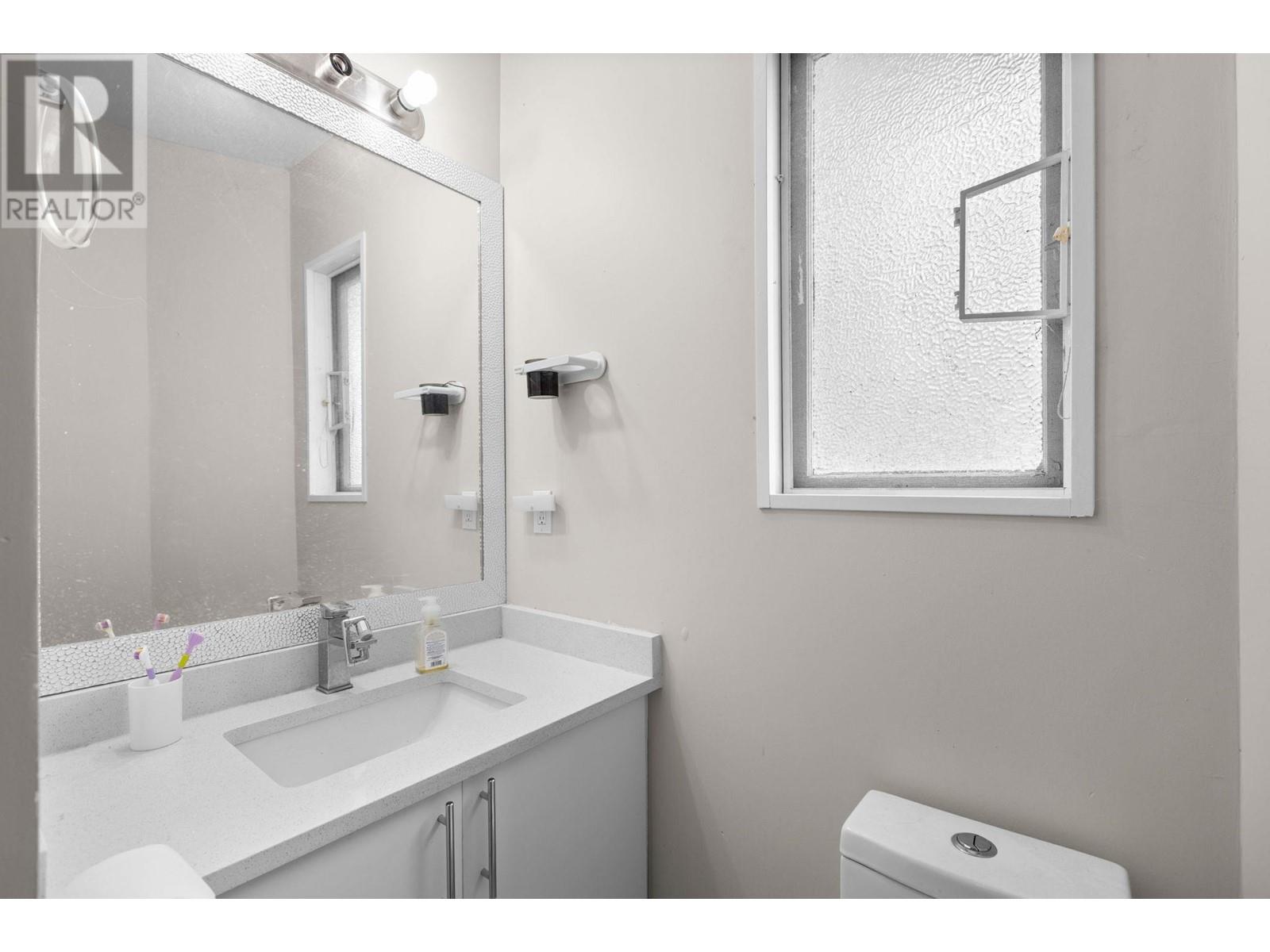 2013 Marine Way, New Westminster, British Columbia  V3M 2H2 - Photo 20 - R3010489