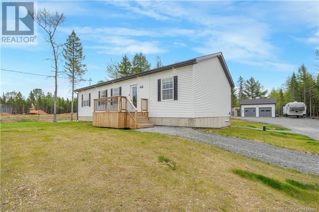 Property at 44 Sandlewood Lane image 2