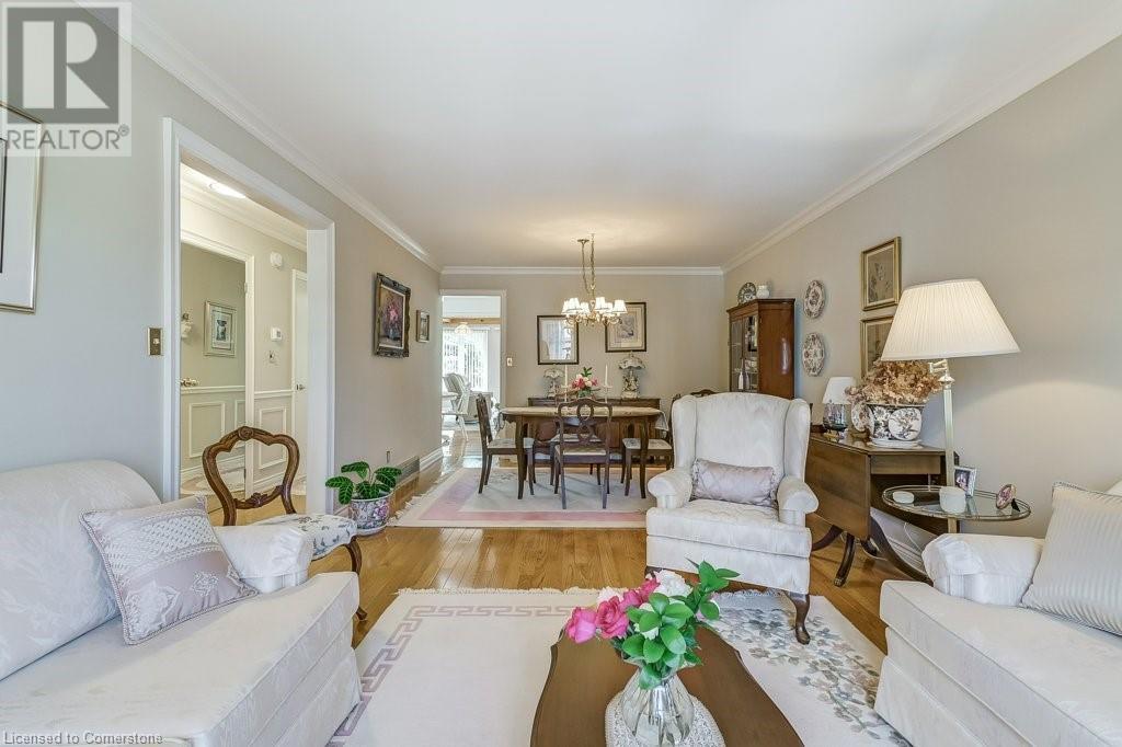 2011 Amherst Heights Drive, Burlington, Ontario  L7P 3R3 - Photo 6 - 40736523