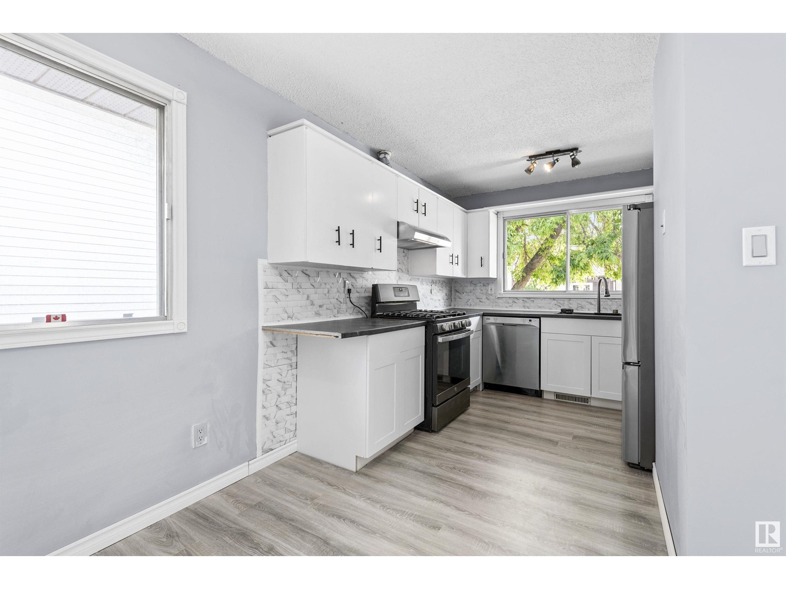 Property at 237 WESTON DR image 2