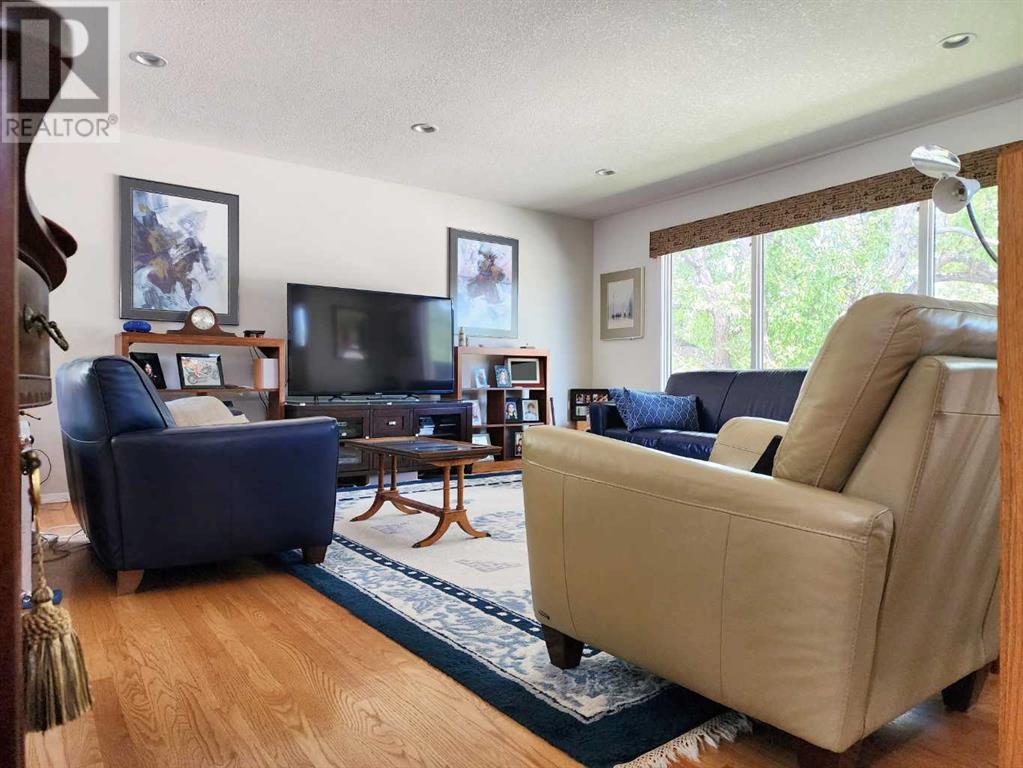 Property at 4002 Elm Place S image 5