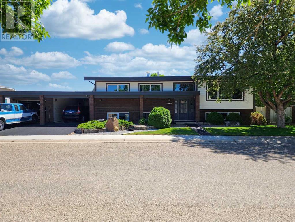 Property at 4002 Elm Place S image 1