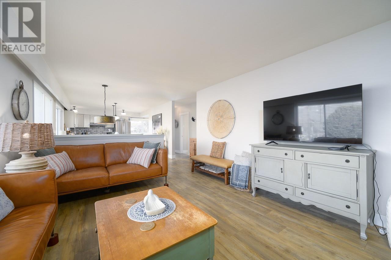 1742 Apple Lane, Kamloops, British Columbia  V2C 4M9 - Photo 6 - 10350596